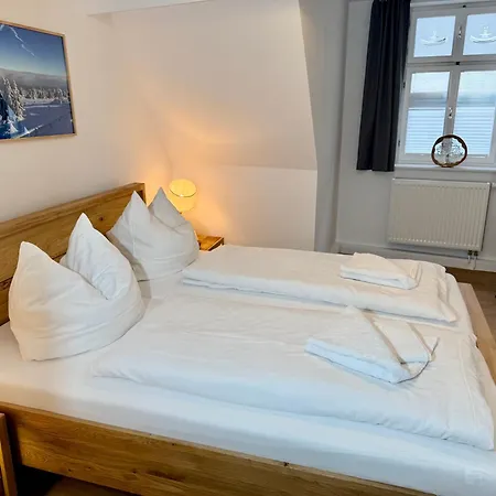 Zum Mathildenbrunnen Apartment *